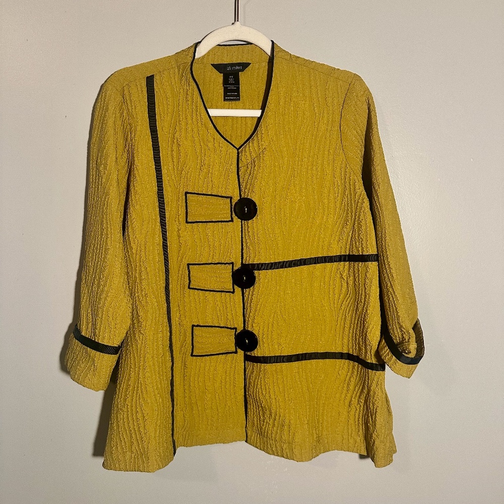 🌟 Ali Miles Petite Medium Top – Bold, Beautiful & Barely Worn! 🌟